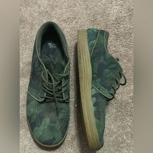 Nike SB Janowski shoes